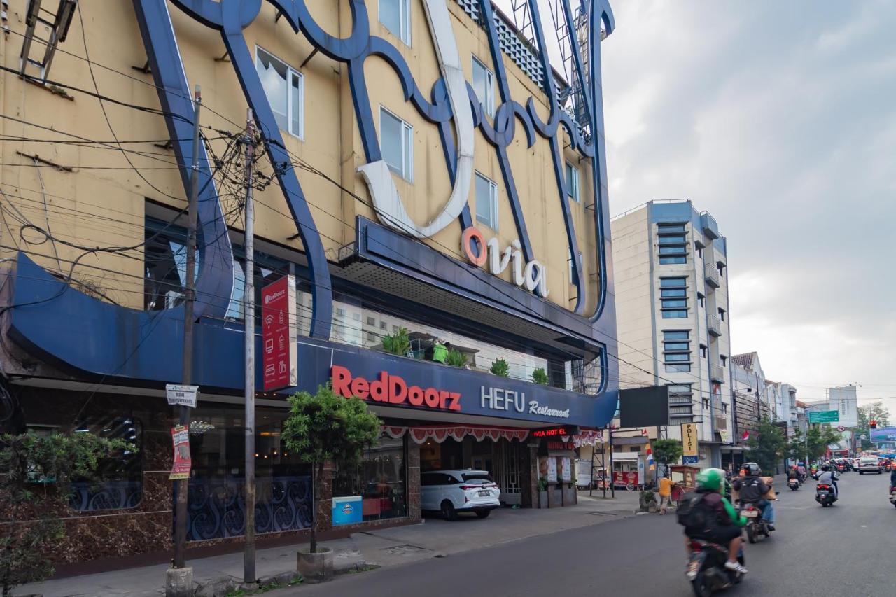 Hôtel Reddoorz Premium Near Bandung Station Extérieur photo